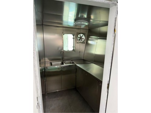 出售：1000吨双壳油船（全新保养）  基础信息 • 船舶类型：近海油船（闪点＞60℃） • 建造时间：2005年12月图5