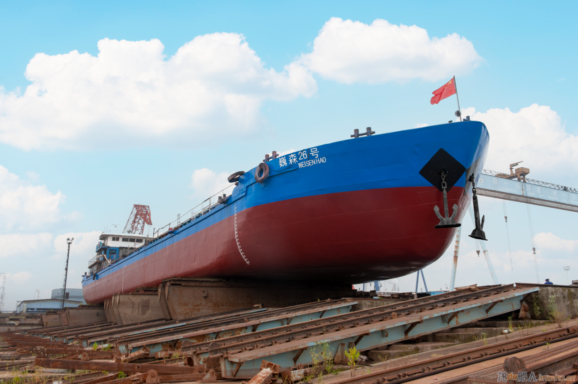 青山船厂“巍森26号”植物油运输船提前实现下水节点