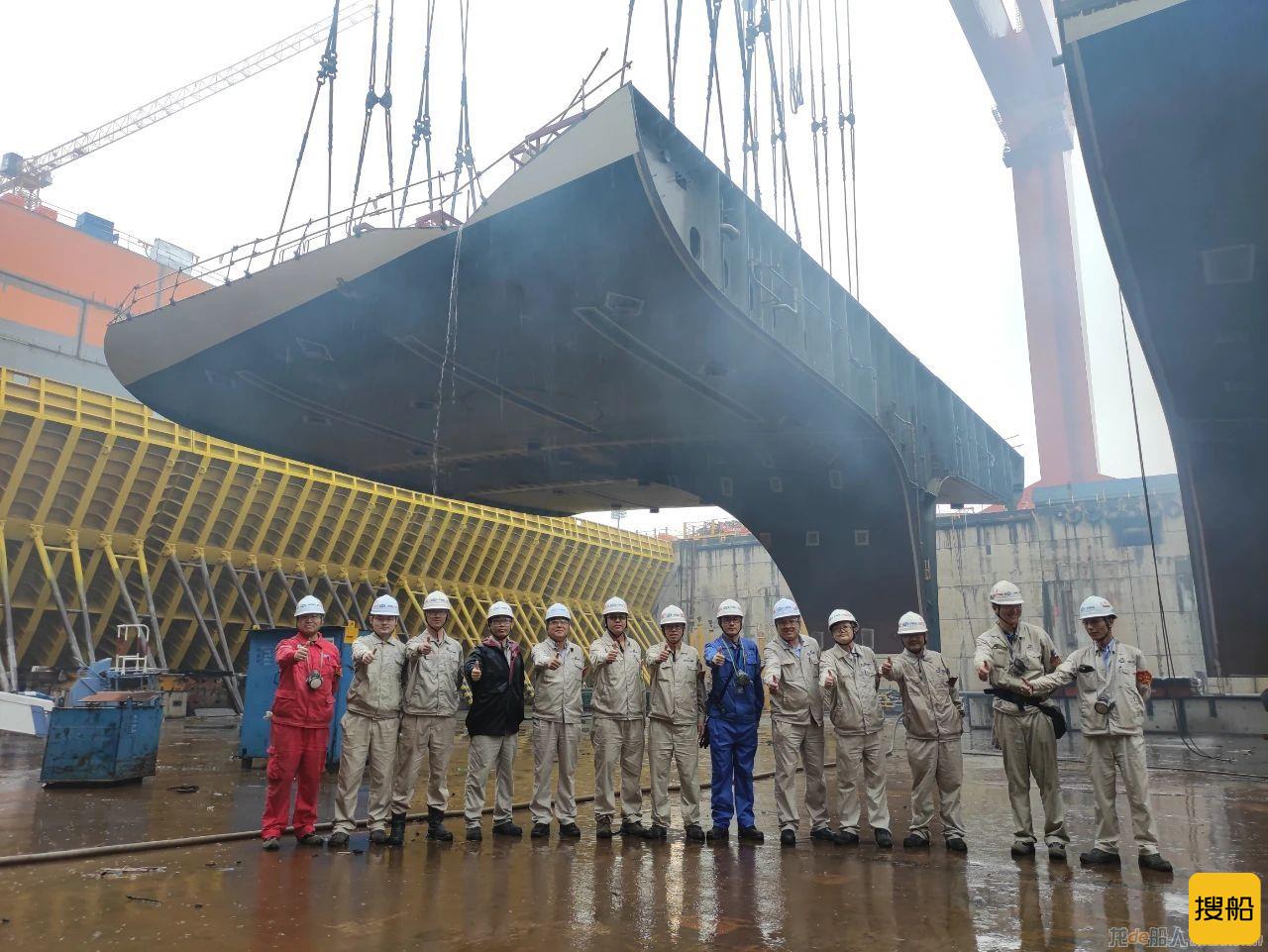 外高桥造船H1508船完成机械处所船体贯通生产节点
