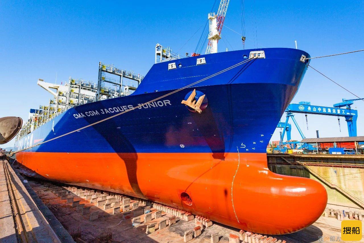 舟山中远海运重工完成“雅克”轮13000平方米外板硅胶漆工程