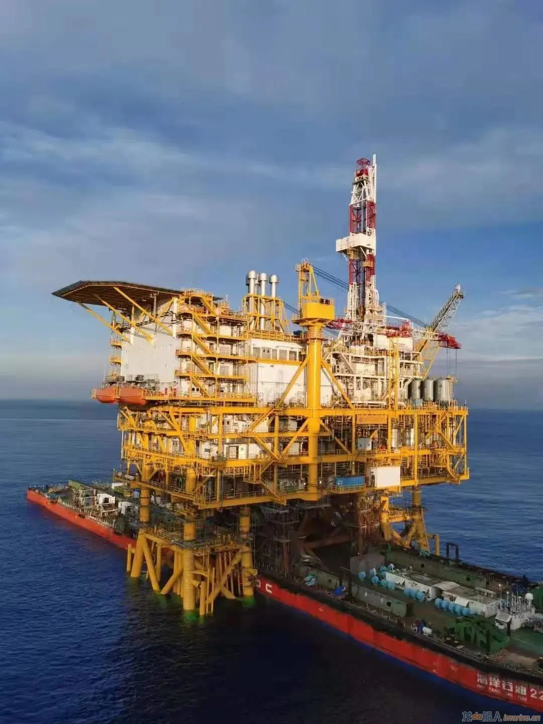 振华重工移船定位系统助力我国最大海上原油生产平台完成对接安装