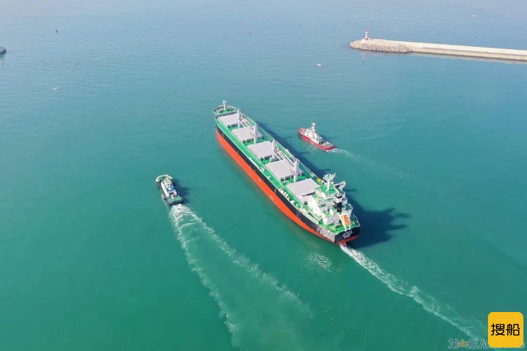 新船“北部湾桂林”轮正式命名交付