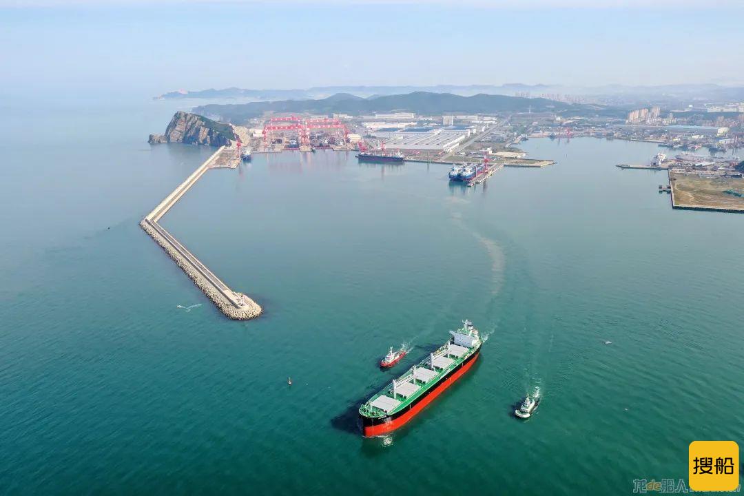 新船“北部湾桂林”轮正式命名交付