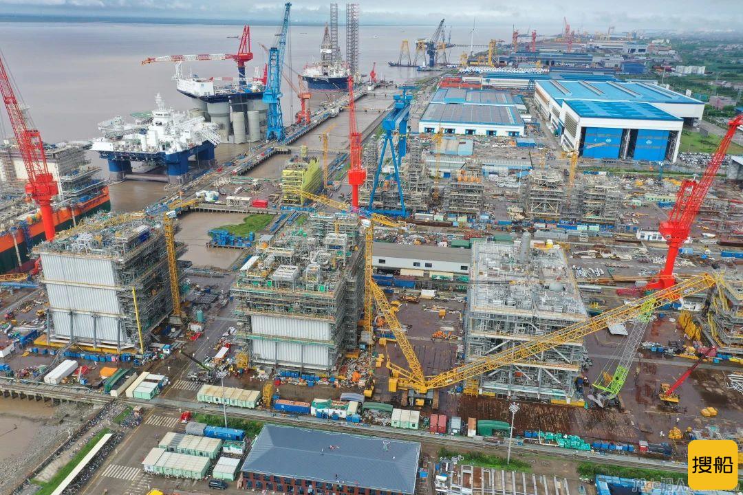 启东中远海运海工M019模块项目第三个模块完成封顶工程