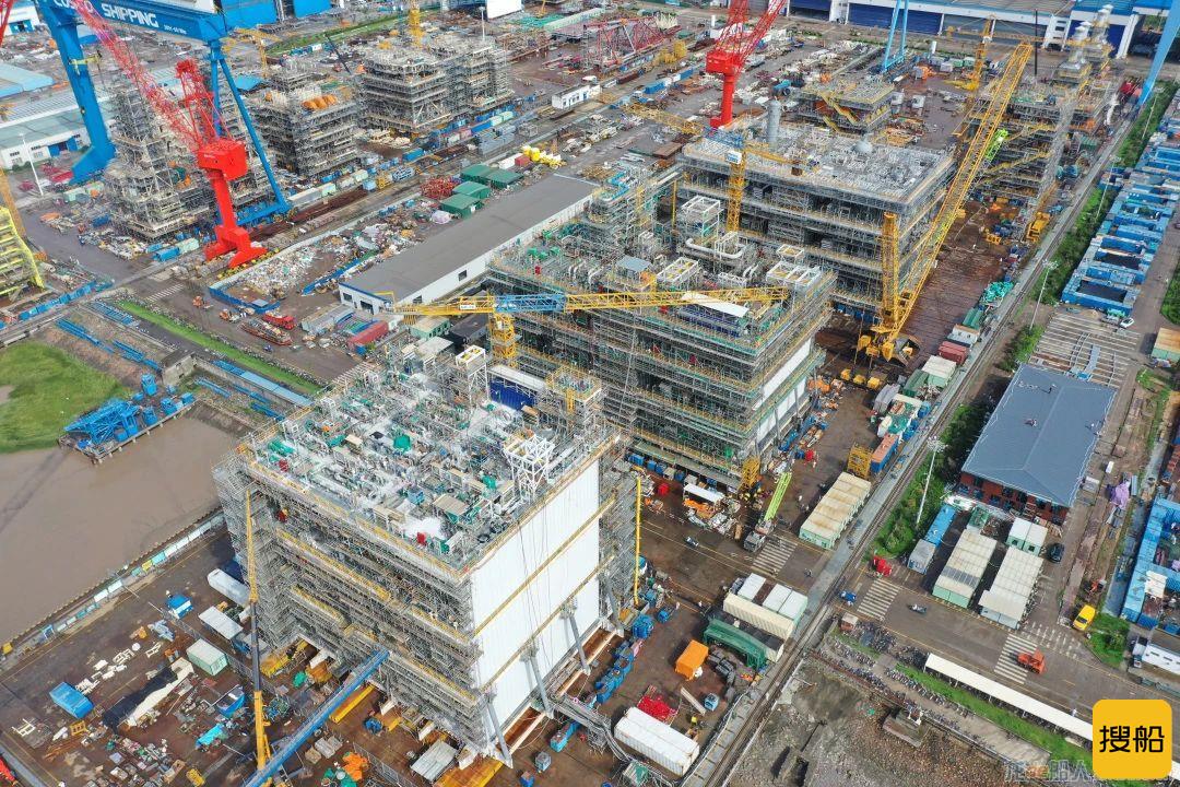 启东中远海运海工M019模块项目第三个模块完成封顶工程