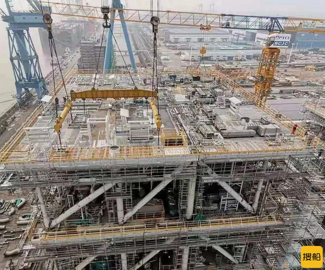 启东中远海运海工M019模块项目第三个模块完成封顶工程