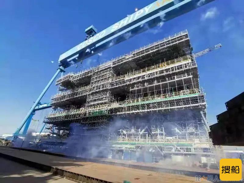 启东中远海运海工M019模块项目第三个模块完成封顶工程