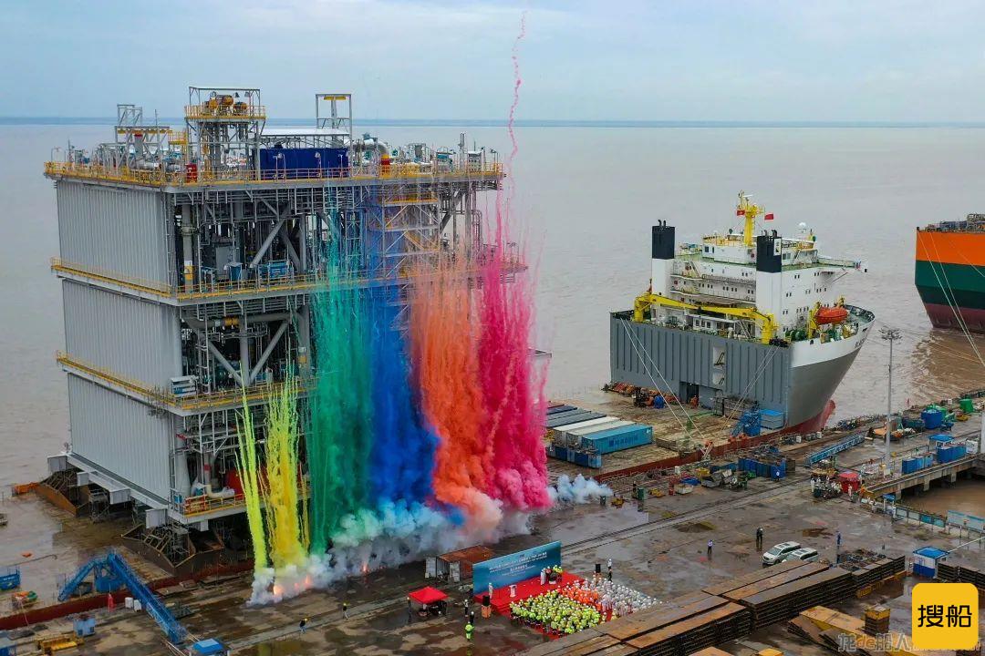 启东中远海运海工交付M019北极2液化天然气项目首个工艺模块