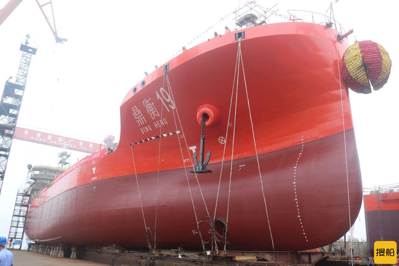 芜湖造船厂建造的鼎衡6600吨直流电推IMO II不锈钢化学品首制船下水