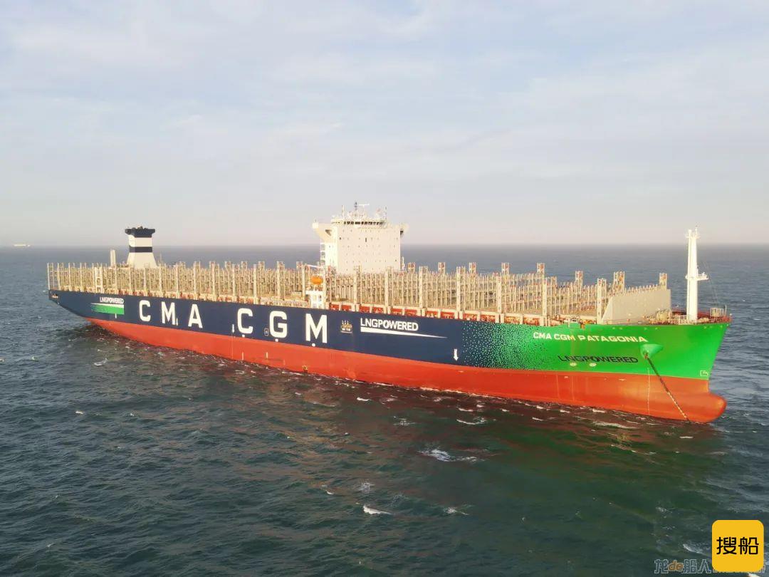 江南造船15000TEU双燃料超大型集装箱船首制船交付