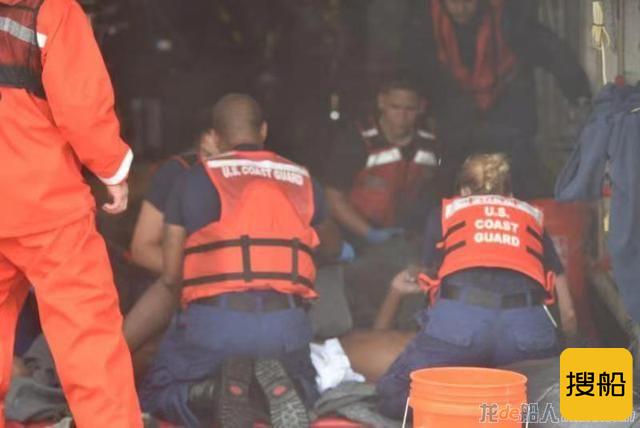 美国佛罗里达州一艘船只倾覆致9人失踪