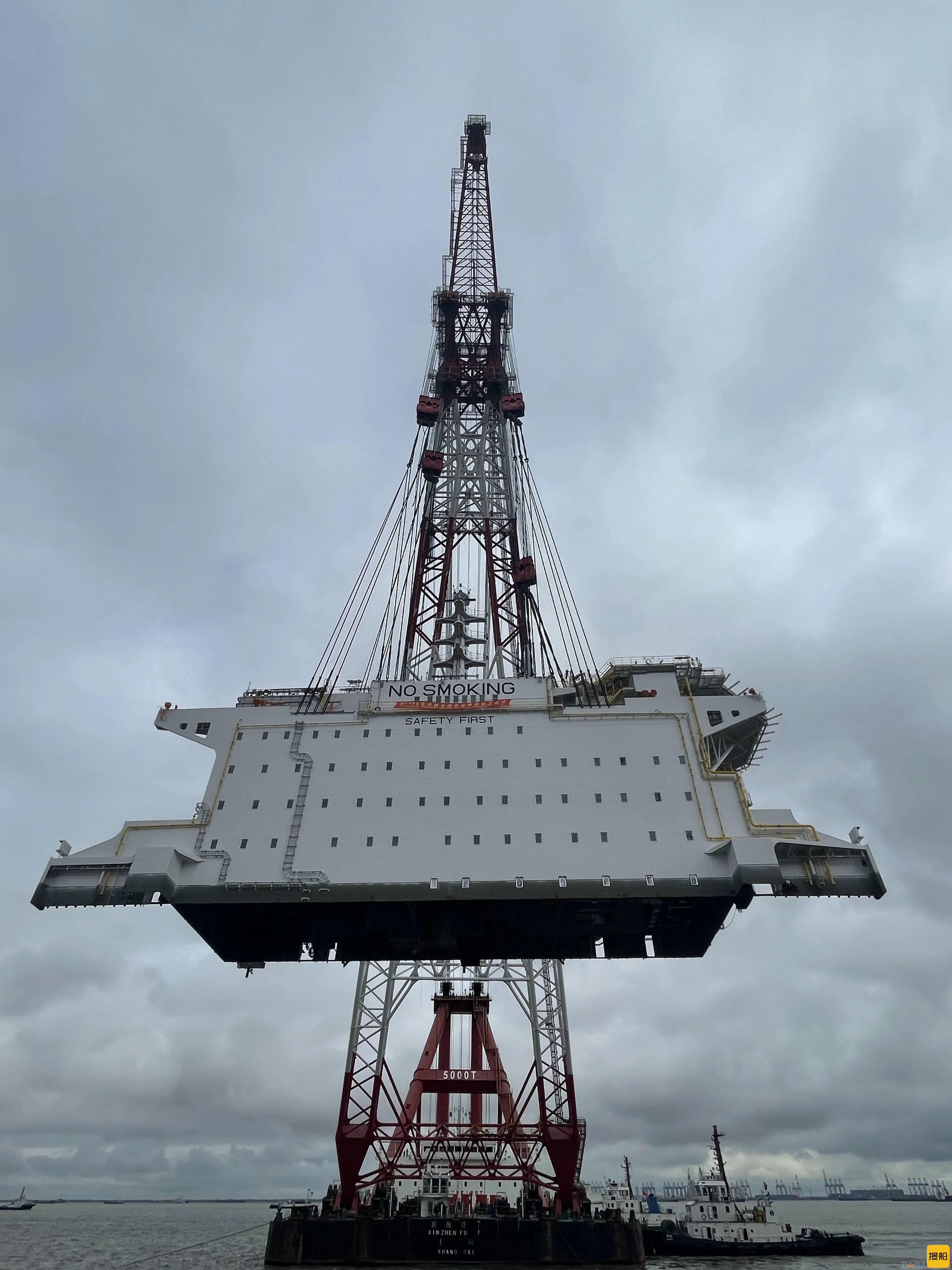 外高桥造船h1498船生活楼上建顺利吊装上船,船舶动态 航运市场 ,搜船