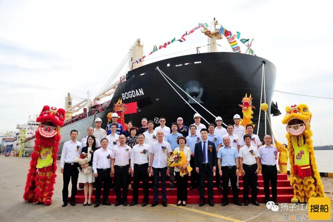 扬子江船业为NAVIBULGAR船东建造的第二艘31800DWT大湖型散货船命名交付