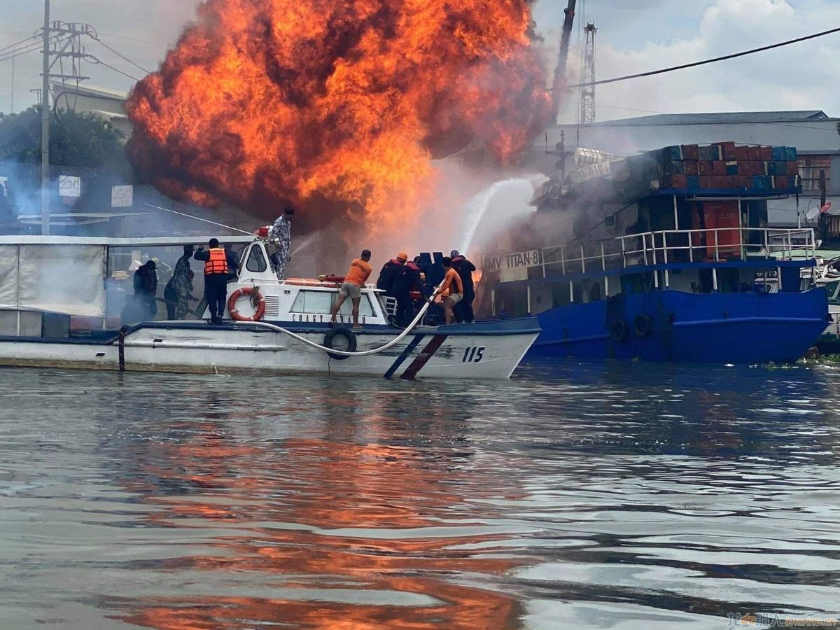 菲律宾一货船起火爆炸后沉没