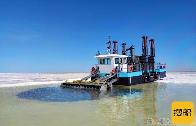 中国电建自主设计建造两栖履带式耙吸采盐船下水