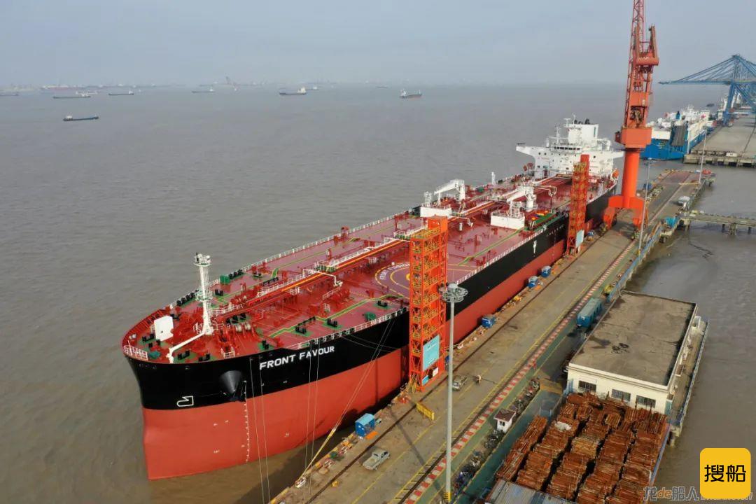 外高桥造船10.99万吨阿芙拉油轮“FRONT FAVOUR”轮签字交付