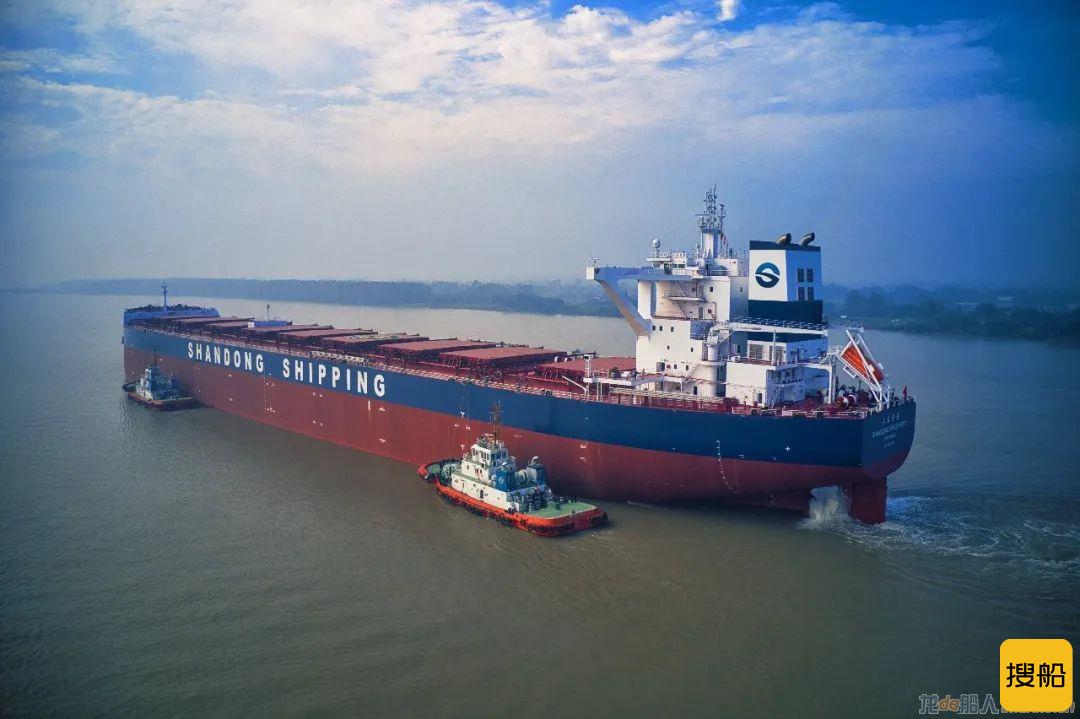 扬州中远海运重工承建国银金融租赁21万吨系列散货船首制船“山东繁荣”轮完工交付