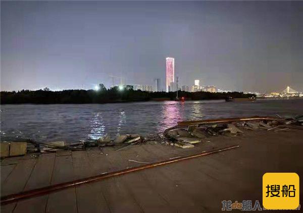 上海徐汇滨江亲水平台又被船撞了
