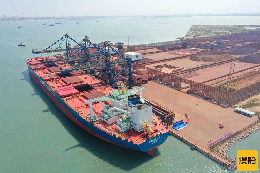 刷新纪录！40万吨级矿石船首次靠泊福建罗屿港