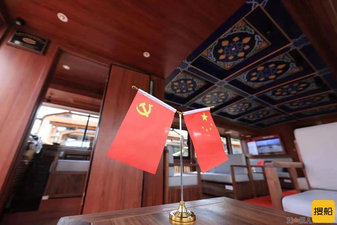 华海造船首批新能源水上巴士客船交接