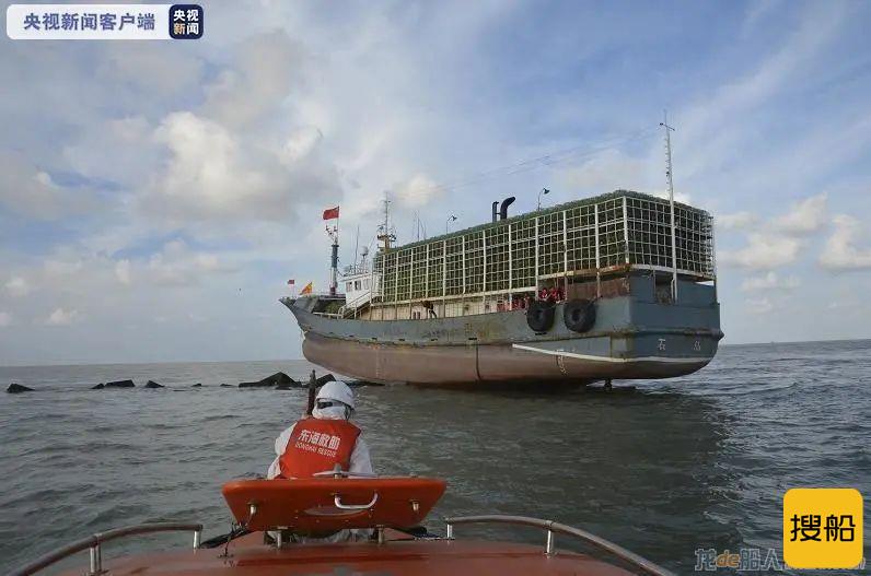 长江口一船只触礁搁浅 18名遇险船员全部获救