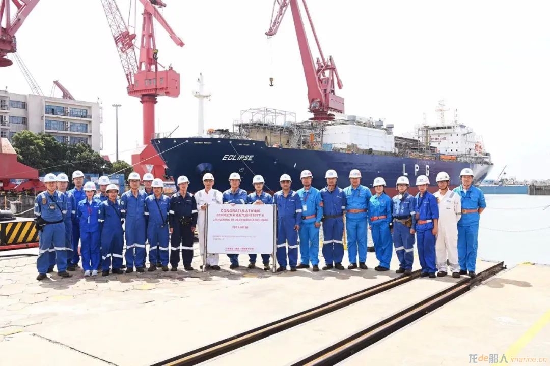 江南造船22000立方米乙烯运输船系列首制船H2669船下水