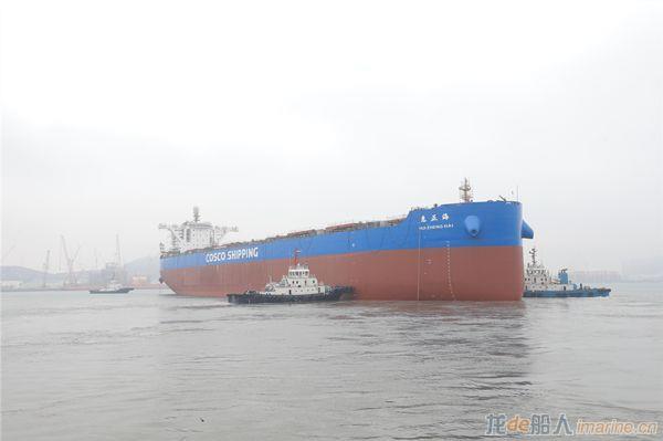 青岛北船重工21万吨散货船10号船出坞