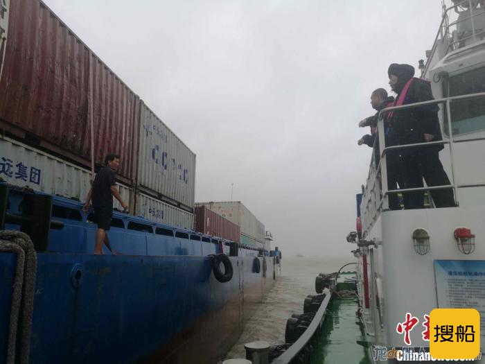 台风“烟花”来袭 江苏共转移人员97915人回港避风船只14349条