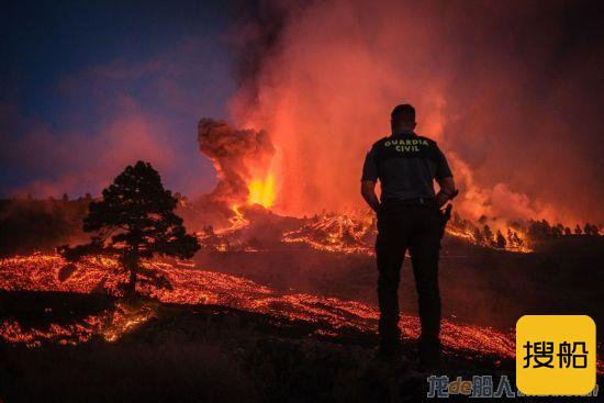 火山喷发，熔岩流即将到达海岸，加那利群岛海事当局设立船舶禁区