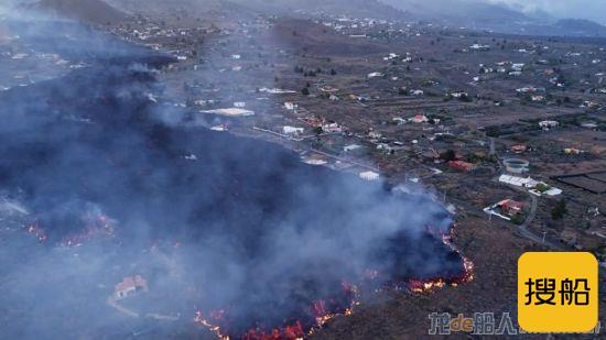 火山喷发,熔岩流即将到达海岸,加那利群岛海事当局设立船舶禁区