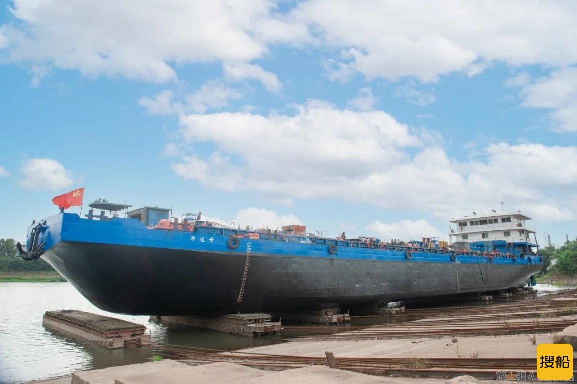 青山船厂“华达号”植物油运输船下水
