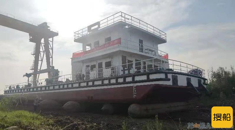 长江武汉航道工程局承建的船舶污染物接收趸船“车谷趸01”下水