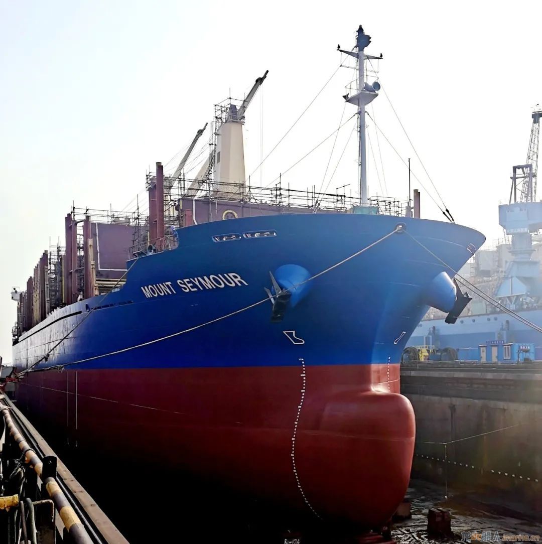 大连中远海运重工 “西摩山”轮压载水工程完工