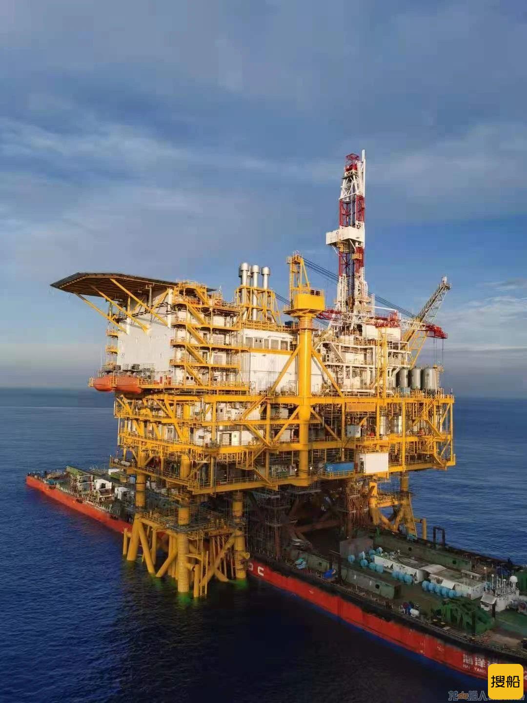 我国自主设计建造最大海上原油生产平台陆丰14-4中心平台安装完成