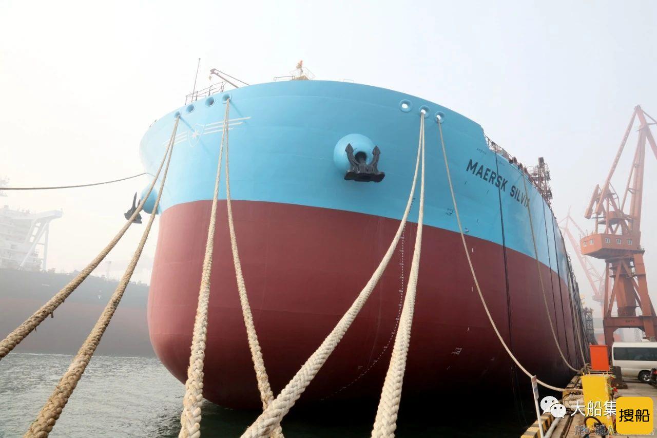 大船集团11.5万吨原油/成品油船1号船交工