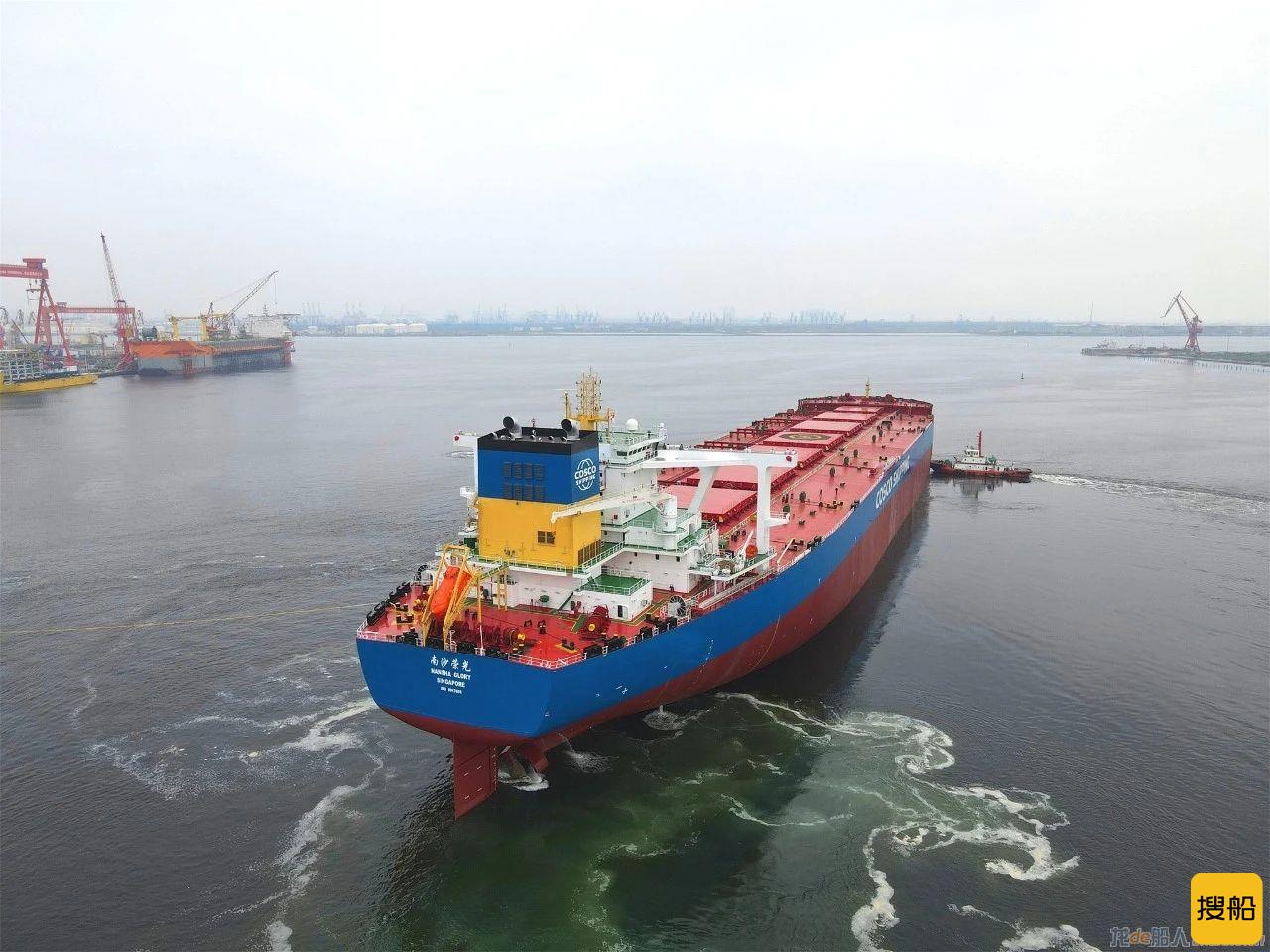 新港船舶重工32.5万载重吨矿砂船“南沙荣光”出海试航