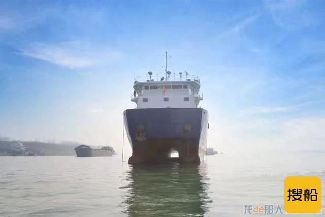 我国首艘快速双体集装箱船首航