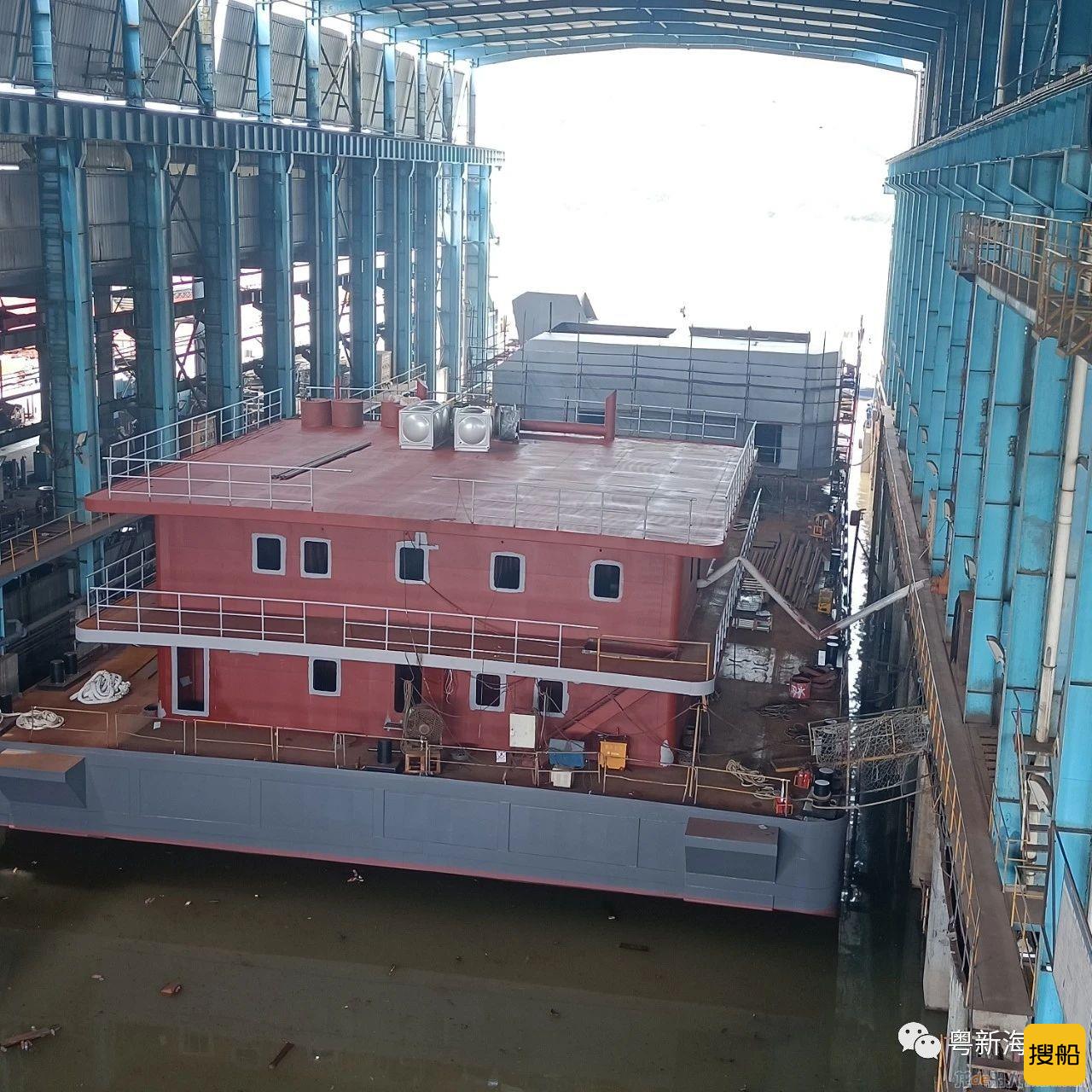 粤新海工20立方挖泥船下水