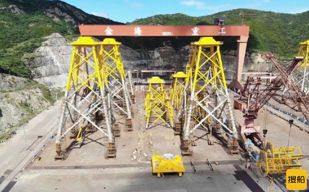 金海智造合作单位中岛建设首制500MW海上风电项目两套风机导管架装船发运