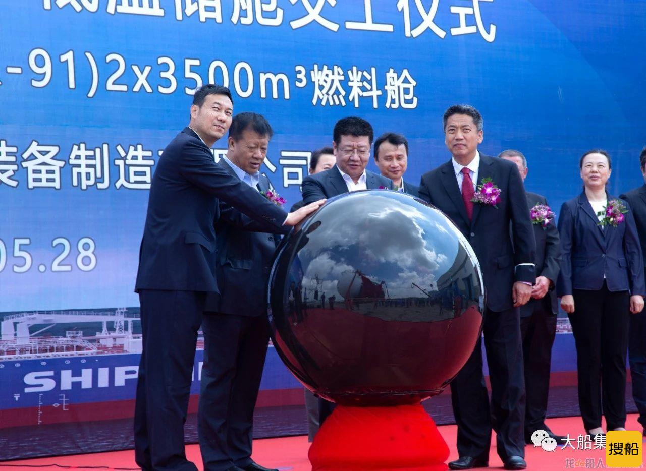 全球首制！大船集团造双燃料超大型原油船C型LNG低温储舱交付