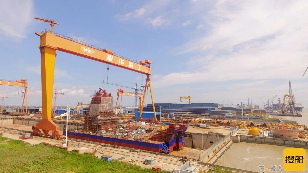 振华重工建造全球最大打桩船“一航津桩1”下水