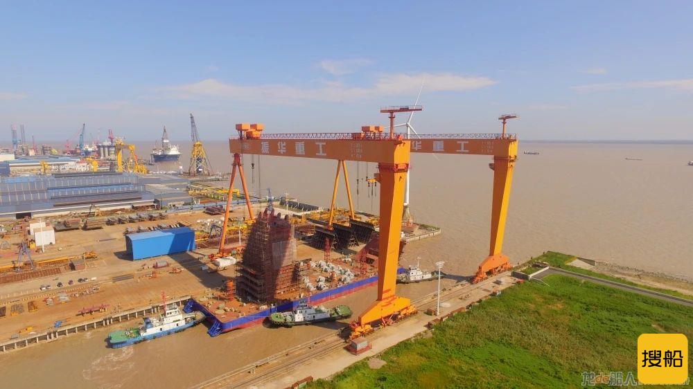 振华重工建造全球最大打桩船“一航津桩1”下水