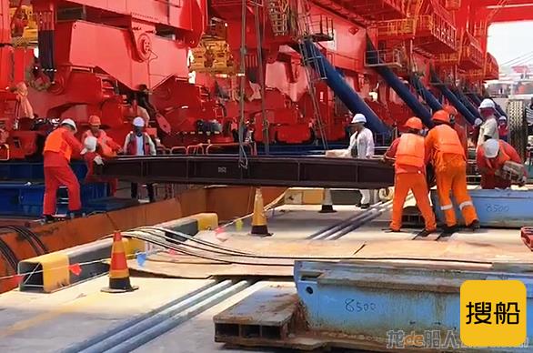 “振华31”轮完成洋山四期自动化码头2台岸桥6台轨道吊卸船任务