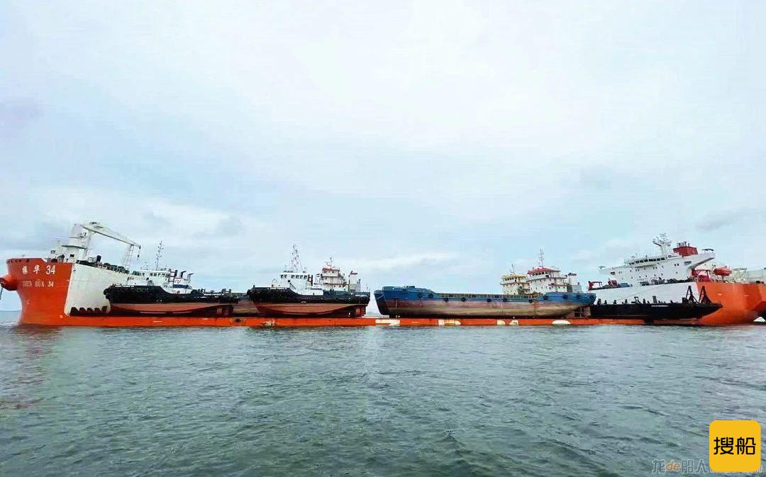 “振华34”轮新加坡成功浮装7艘工程船