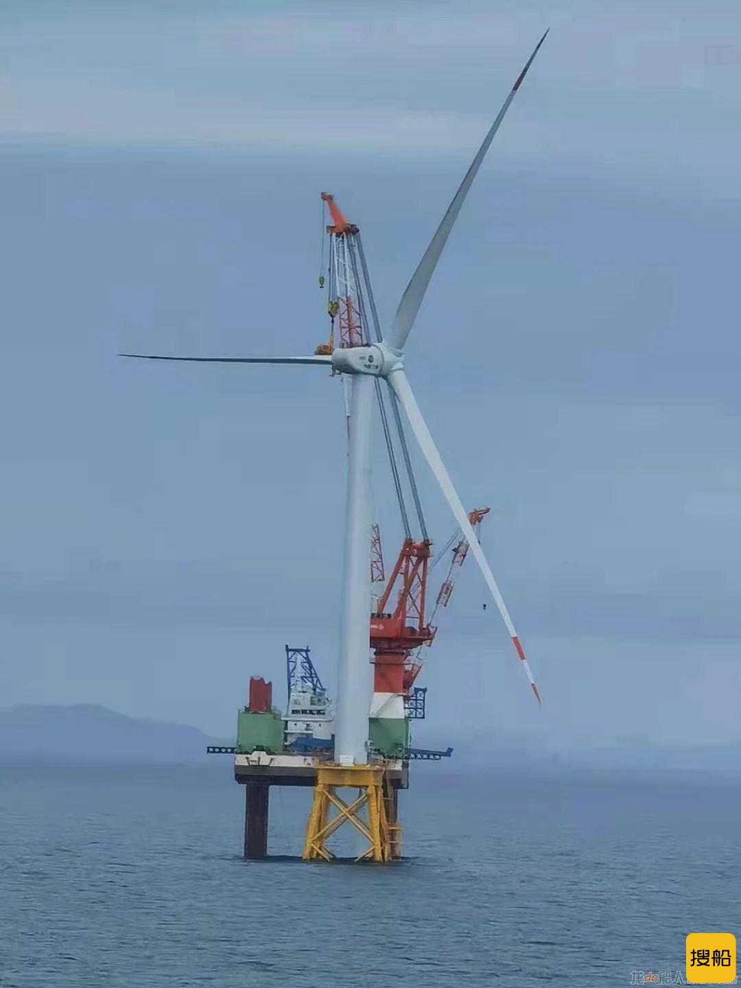 海电运维801完成长乐外海首台10MW风机吊装