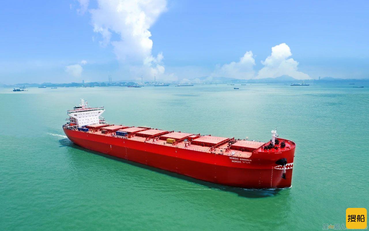 广船国际95万吨冰区加强型散货船22号船交船