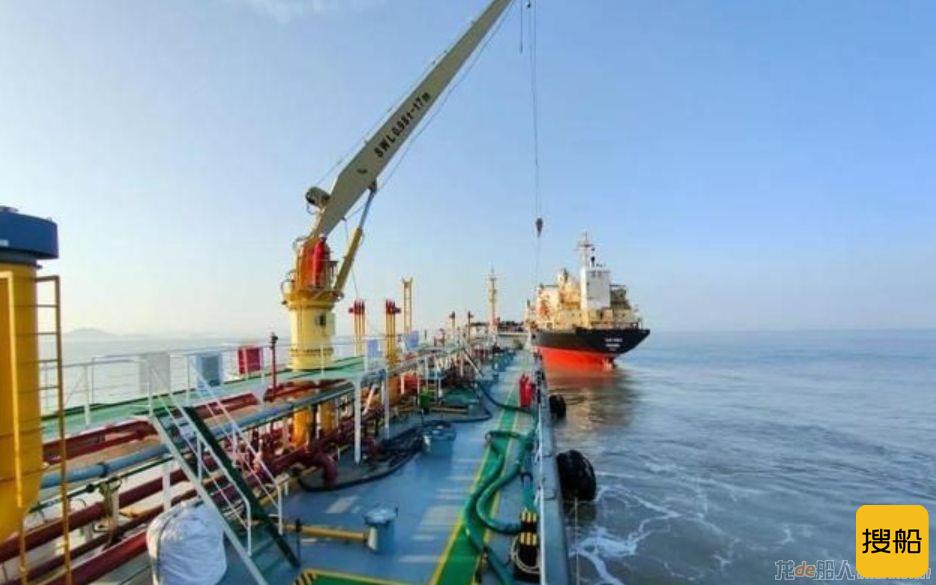 中国石化首个“海上移动加油站”正式启航
