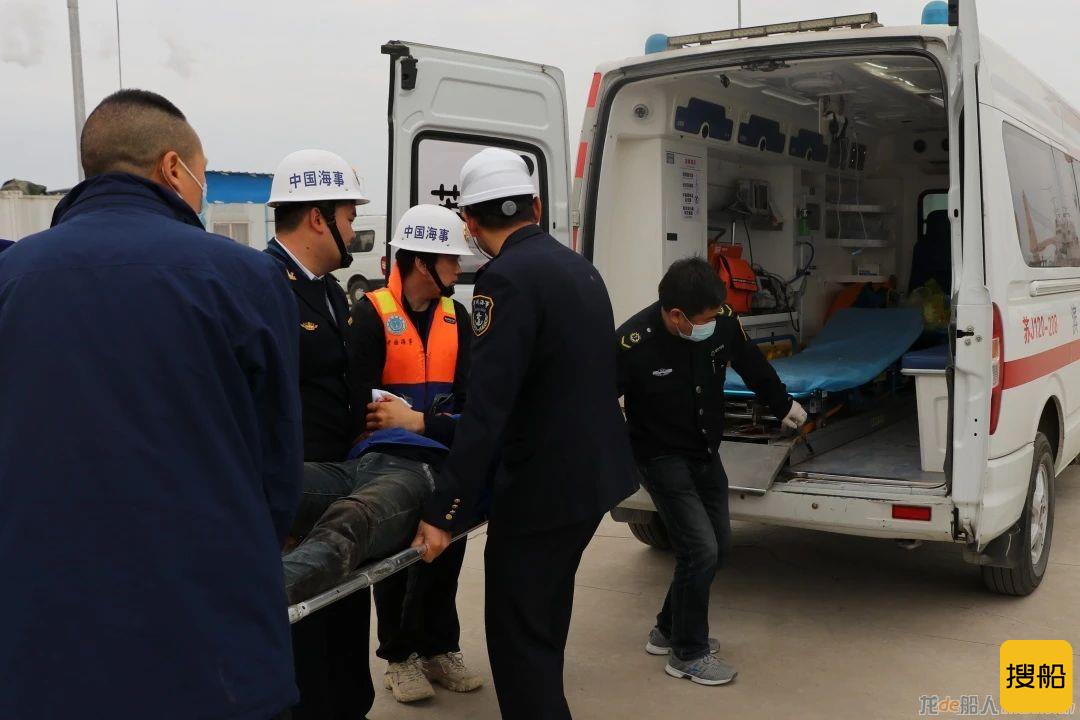 渔民手臂不幸绞断,海事连夜救助成功