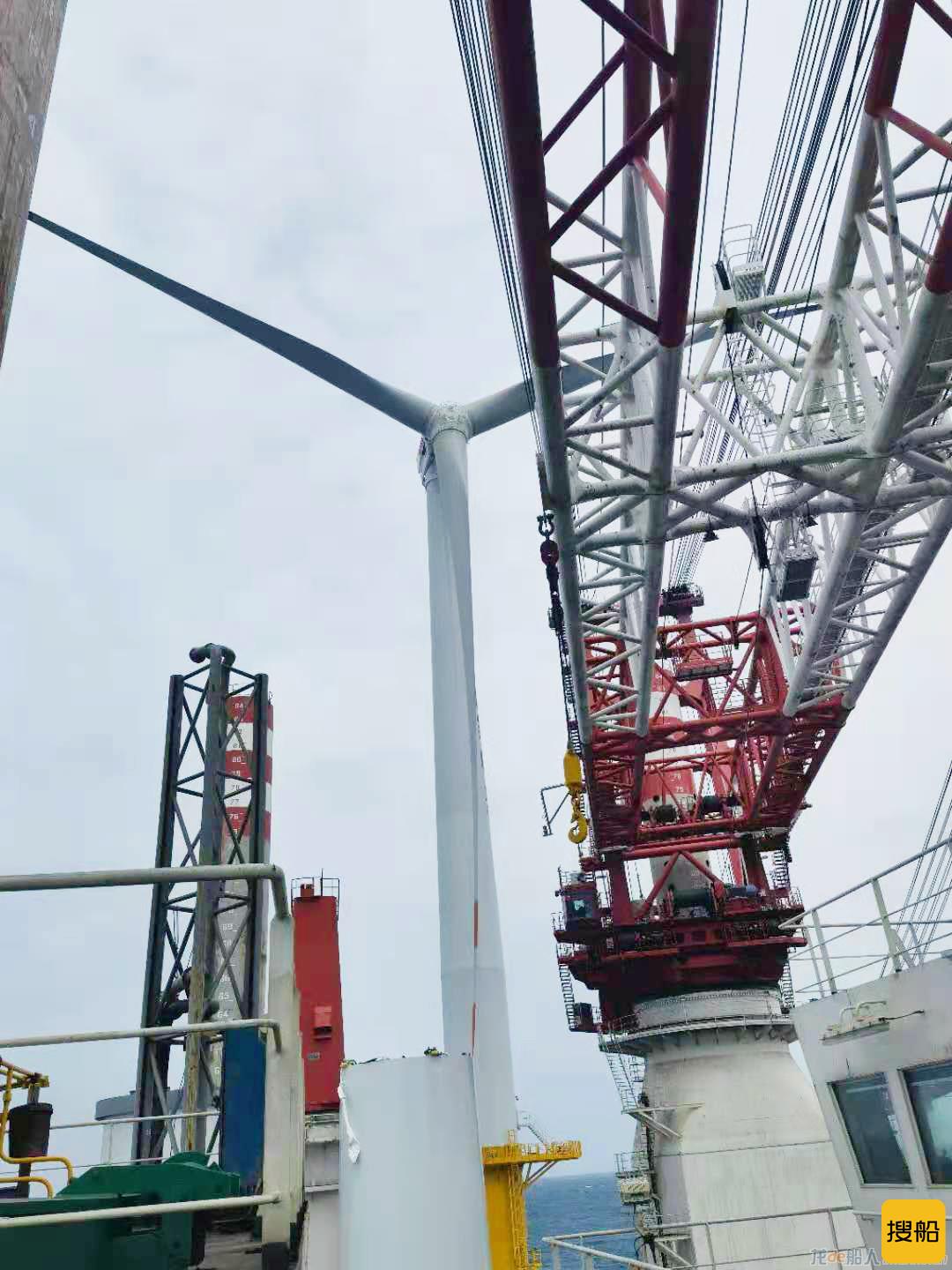 “振江号”复出并完成首台风机吊装