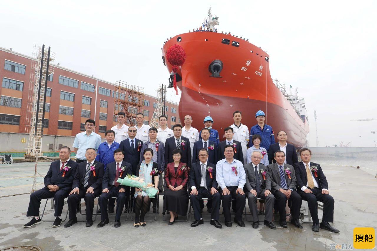 武船集团7200DWT-1化学品船下水